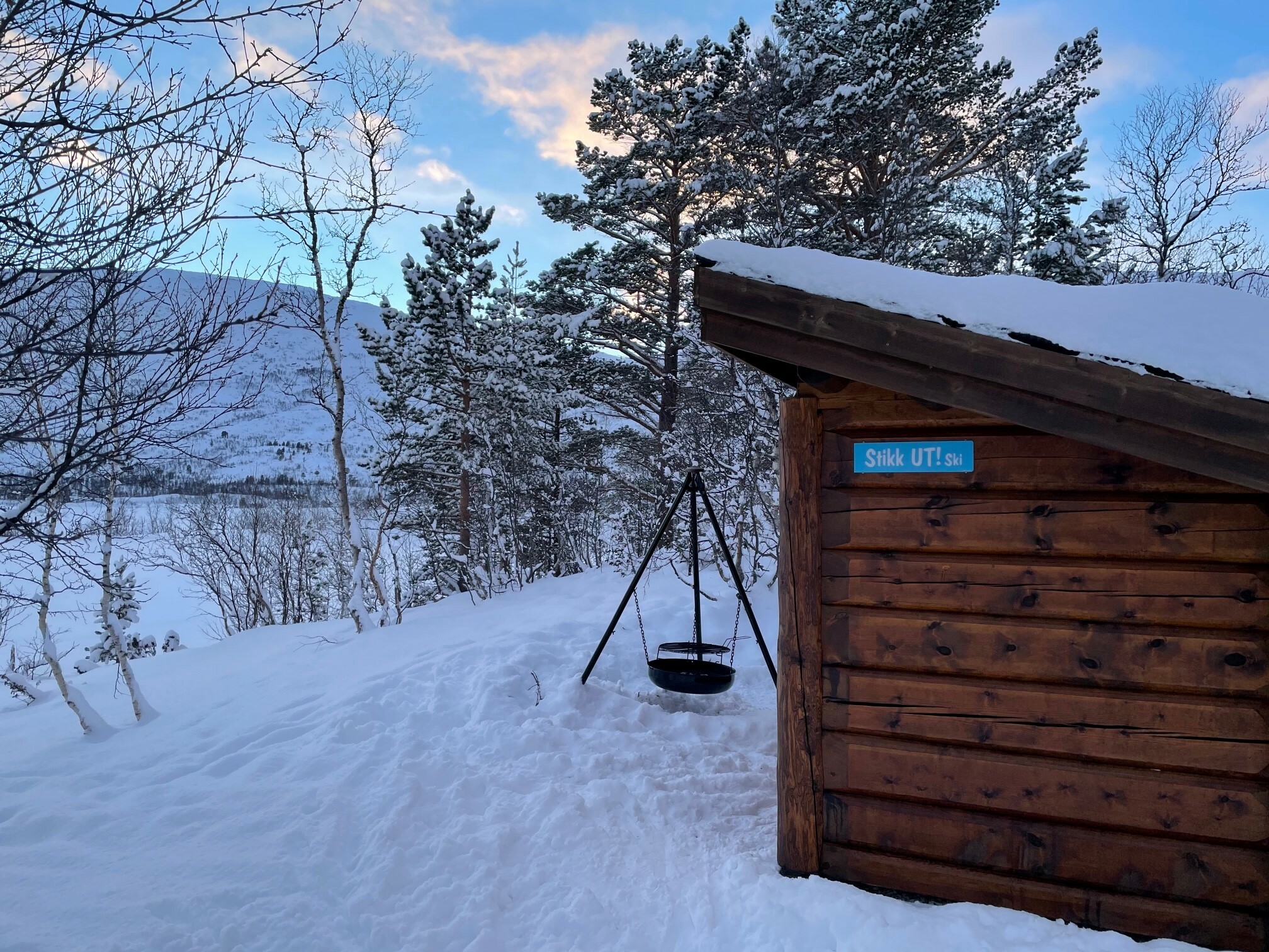 Gapahuk ved Storvatnet i Grødalen